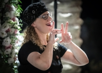 Сурдопереводчик