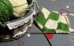 Был  клубочек , будет  носочек .