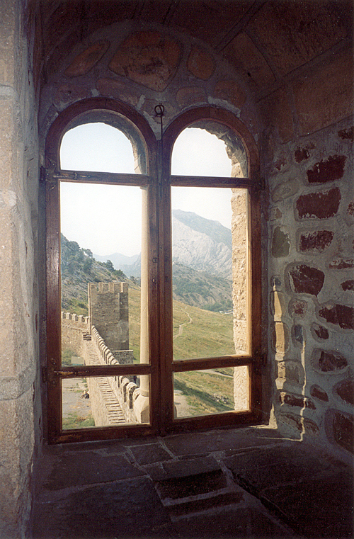 В замках были окна