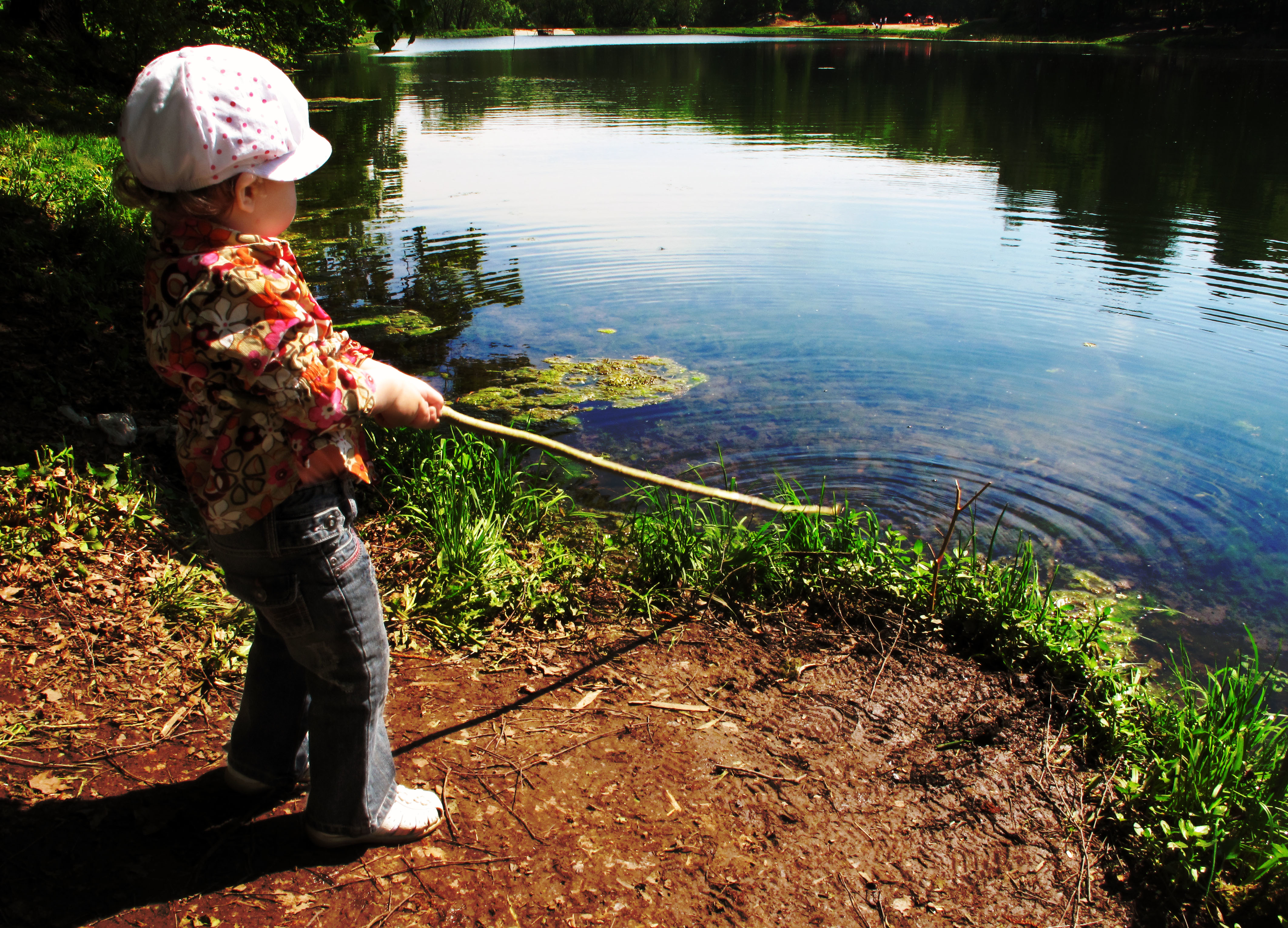 Канал ловим рыбу. Рыбалка летом. Дети на рыбалке. Фотосессия рыбалка дети. Удочка для детей.