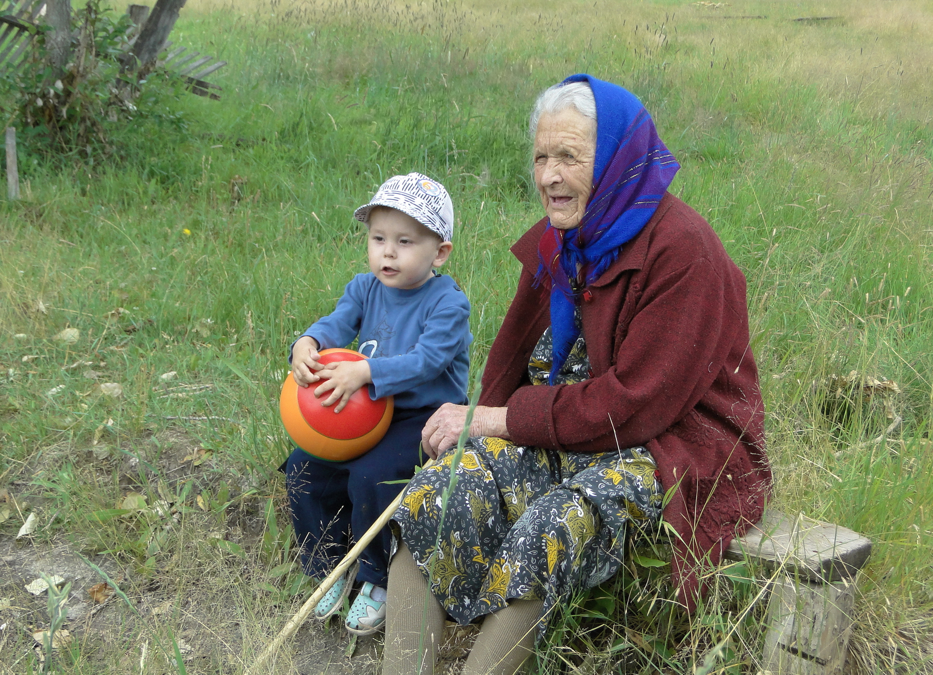 Конкурс стар. Стар и млад. Фотоконкурс и Стар и млад. Что Стар что млад картинки. Стар и млад фото.