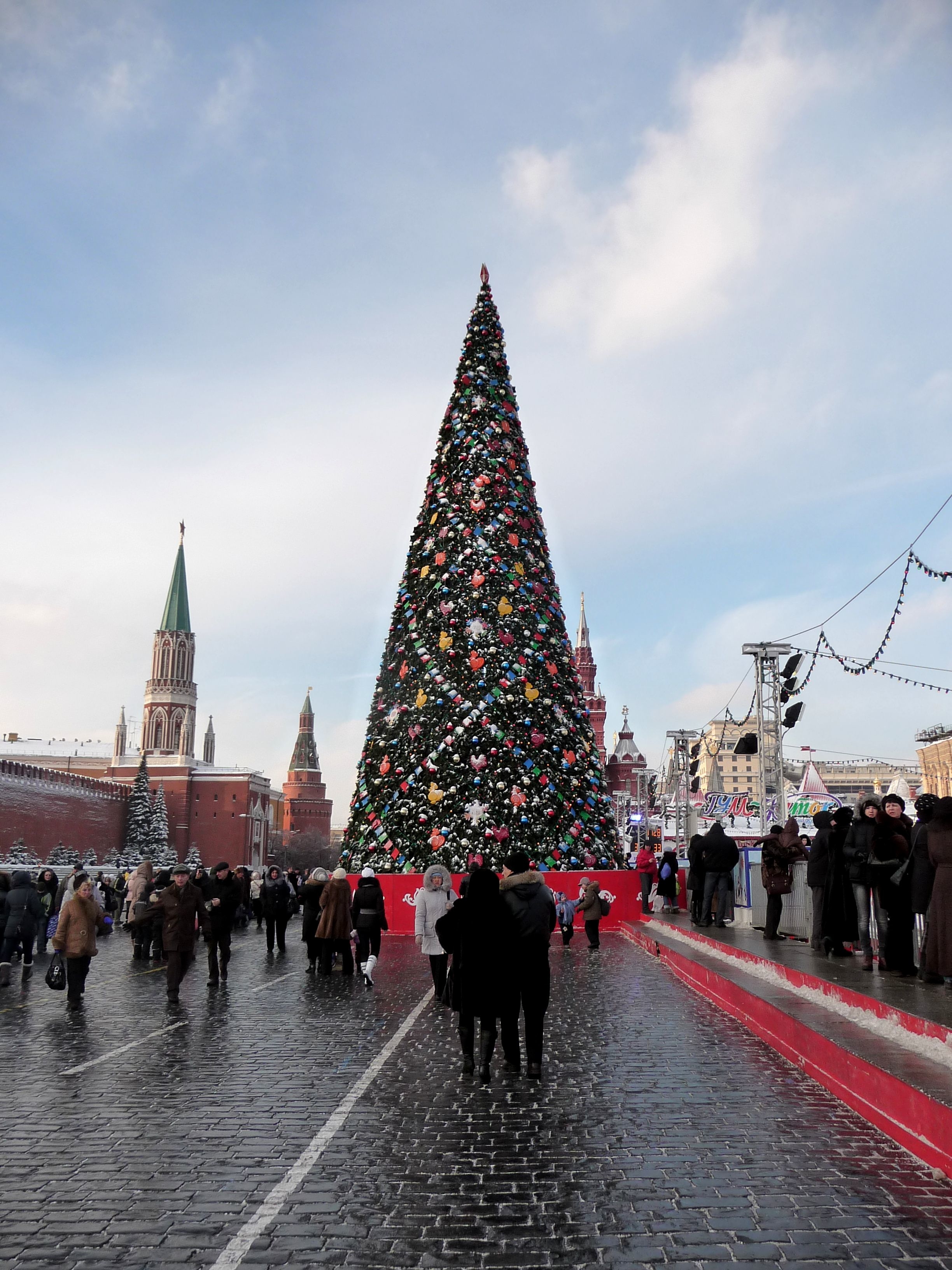 Новогодняя заметил. Елка в Москве 2022 на красной площади. Красная площадь Москва елка 2022 год. Елка на кремлевской площади 2022. Елка на красной площади.