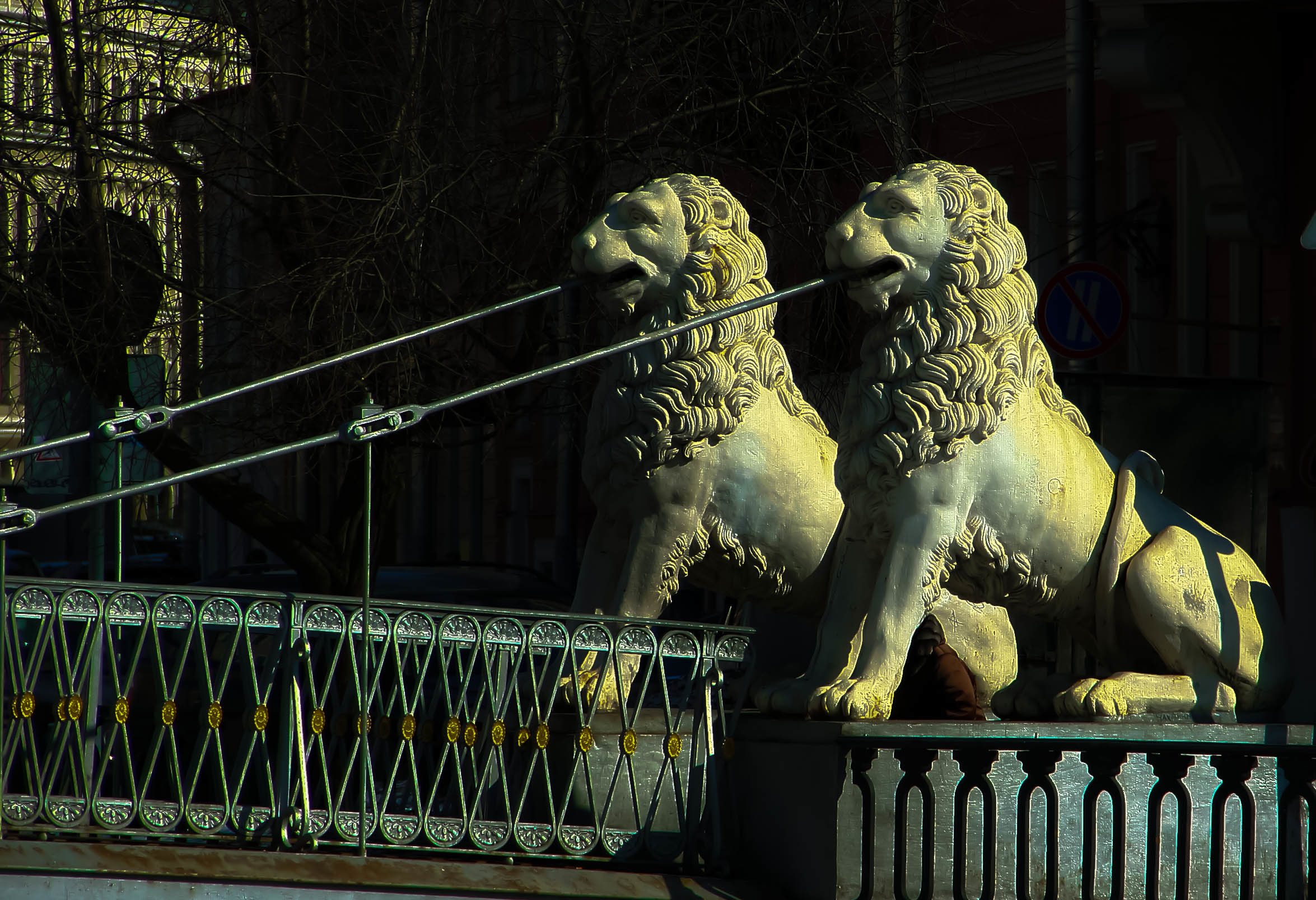 Мост со львами