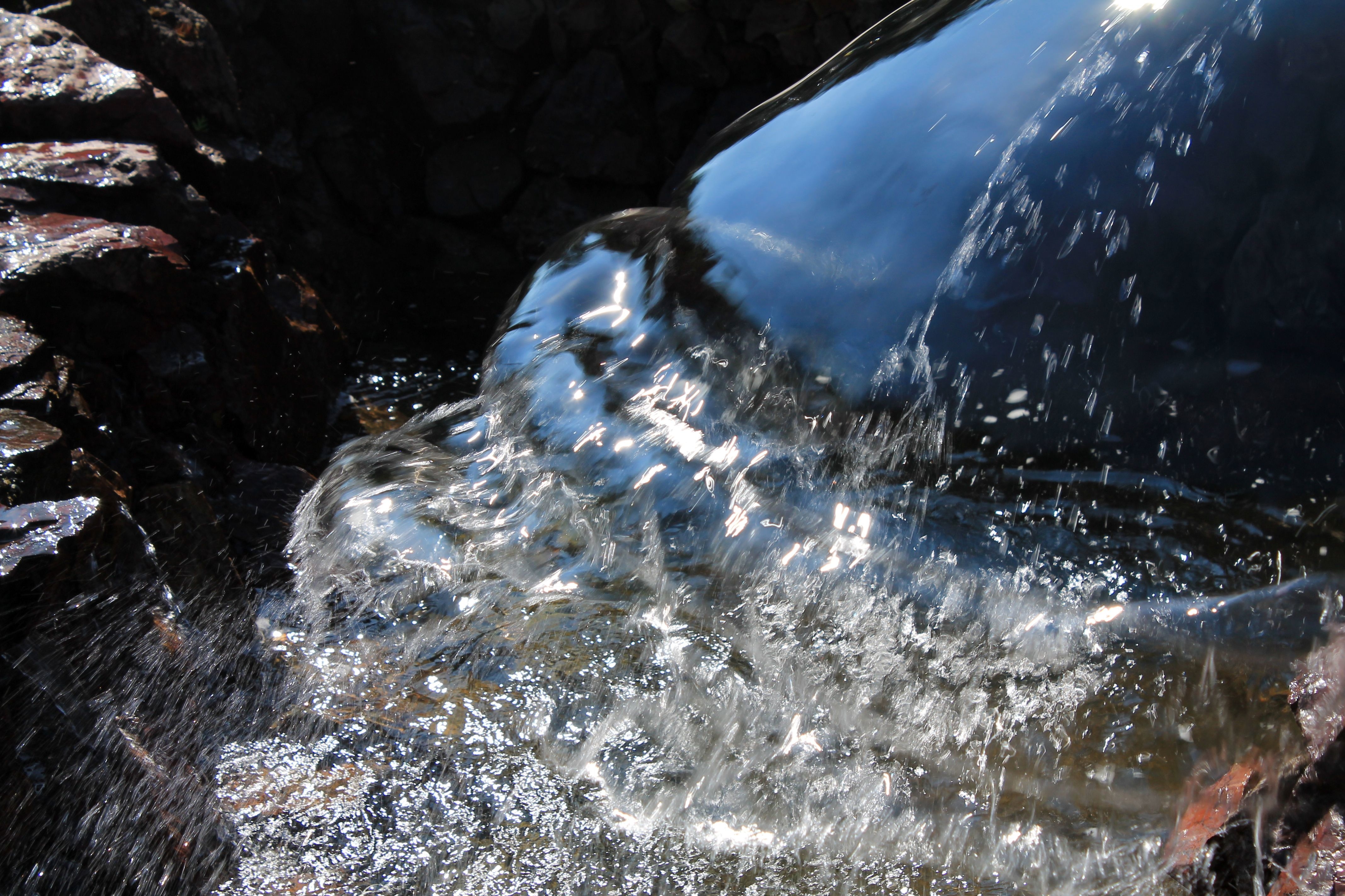 Новое видео вода. Фотоконкурс вода. Вода льется. Ролик о воде. Вода льющаяся с горы.