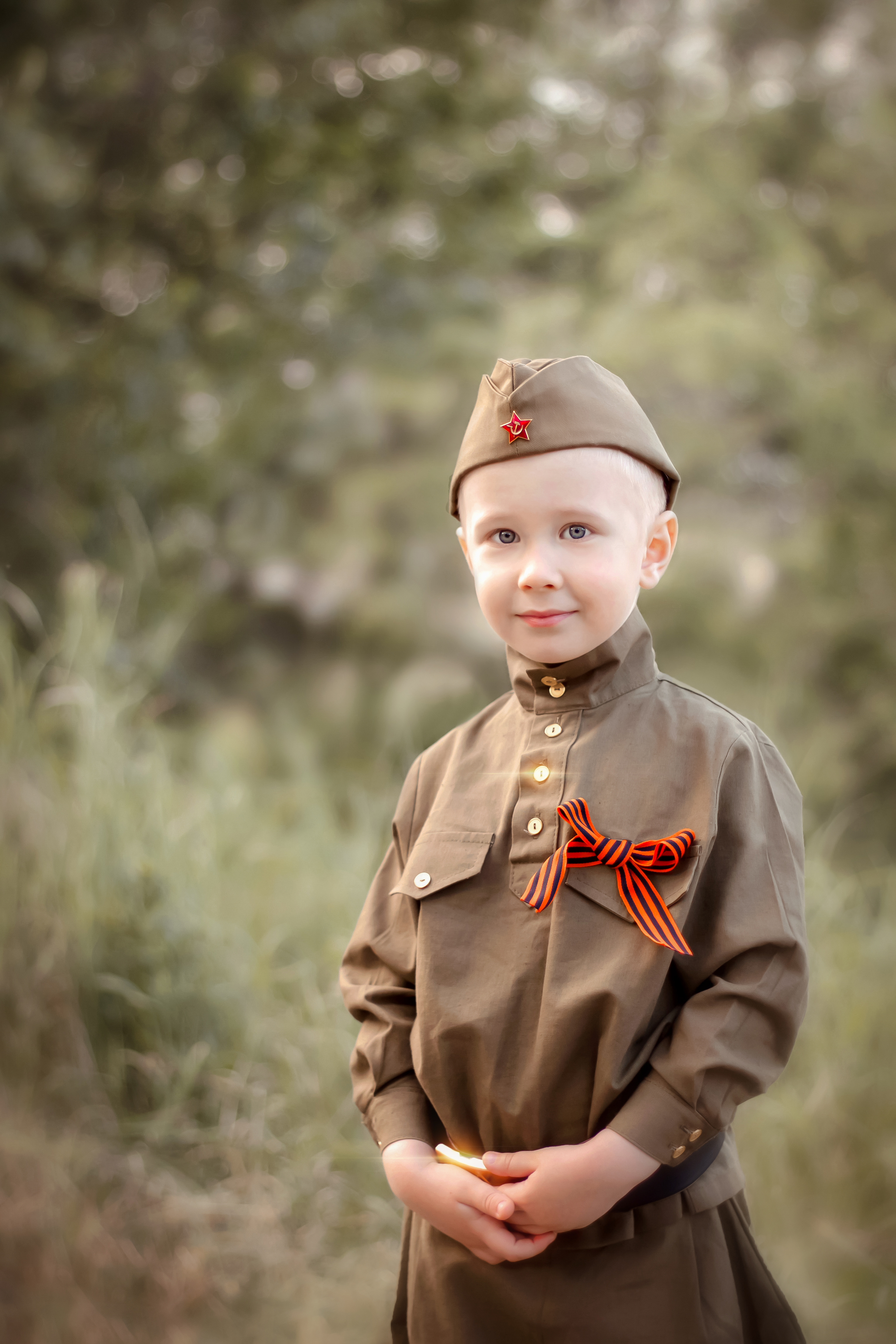 Военная форма для детей на 9 мая. Малыш в военной форме. День Победы для детей. Дети в военной форме на 9 мая. Детская фотосессия в военной форме.