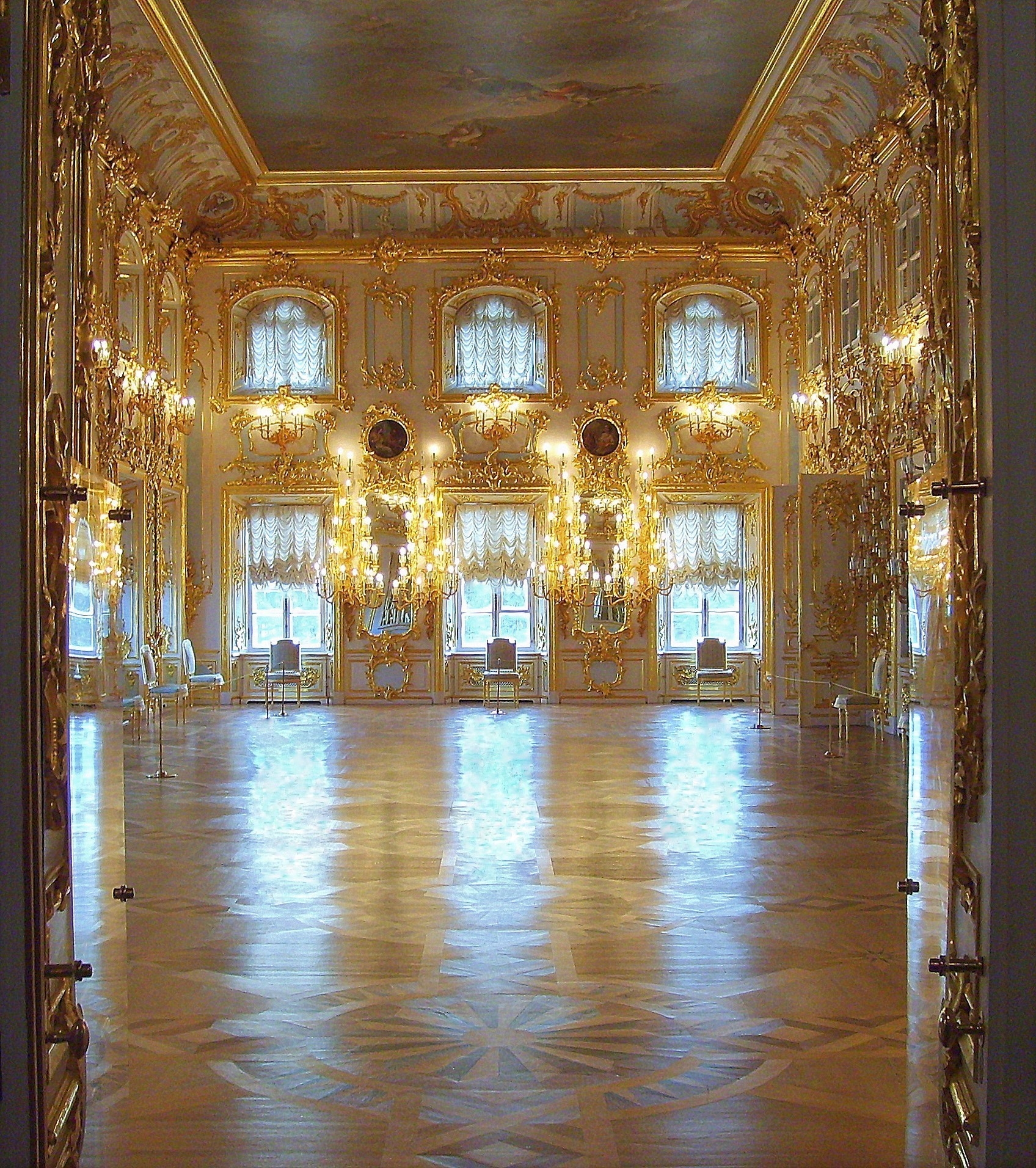 Зал во дворце