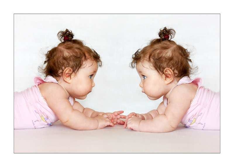 Отношения между близнецами и близнецами. Близнецы любовь. Фотоконкурса близнецов. Связь между близнецами. Люблю близнецов.