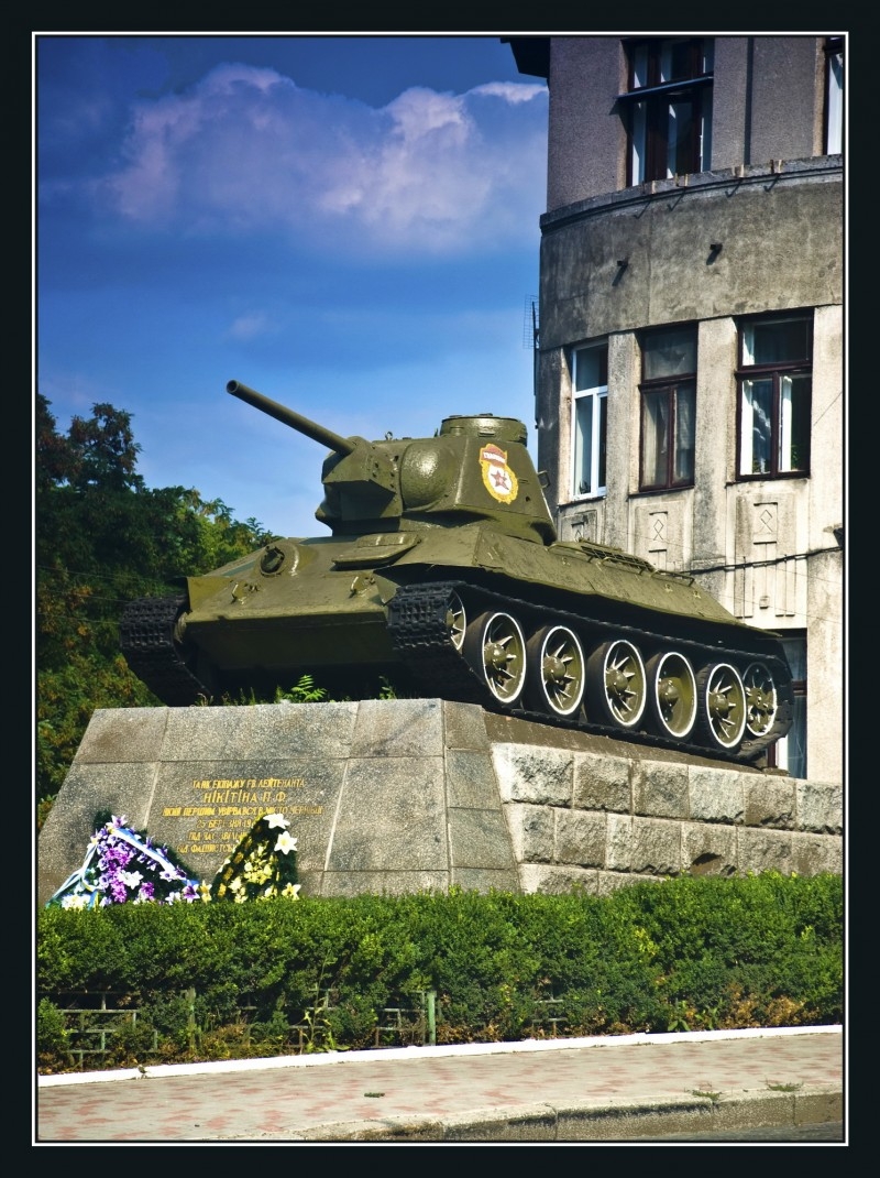 геройское танк. военно-исторический музей город орёл. танк т 34 псков. танк т-34-85 мать-родина саратов. ивангород танк т34.