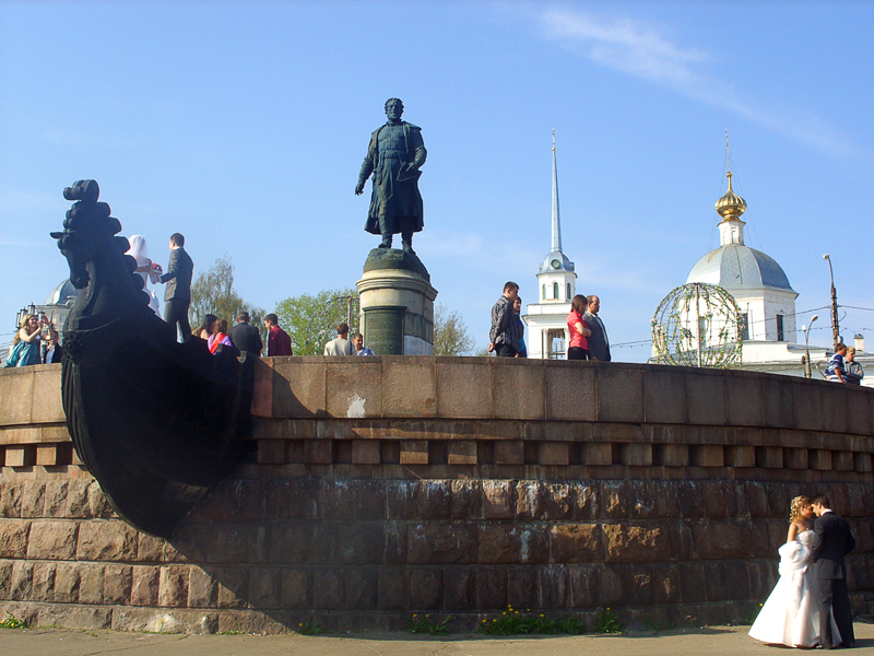 Памятник афанасию никитину в твери фото