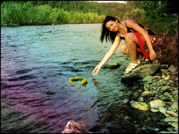 Песня вышла мадьярка на берег. Барыни купаются на речке. Барынька река. Река Барыня фото. Кавказ Горная река купаются девушки.