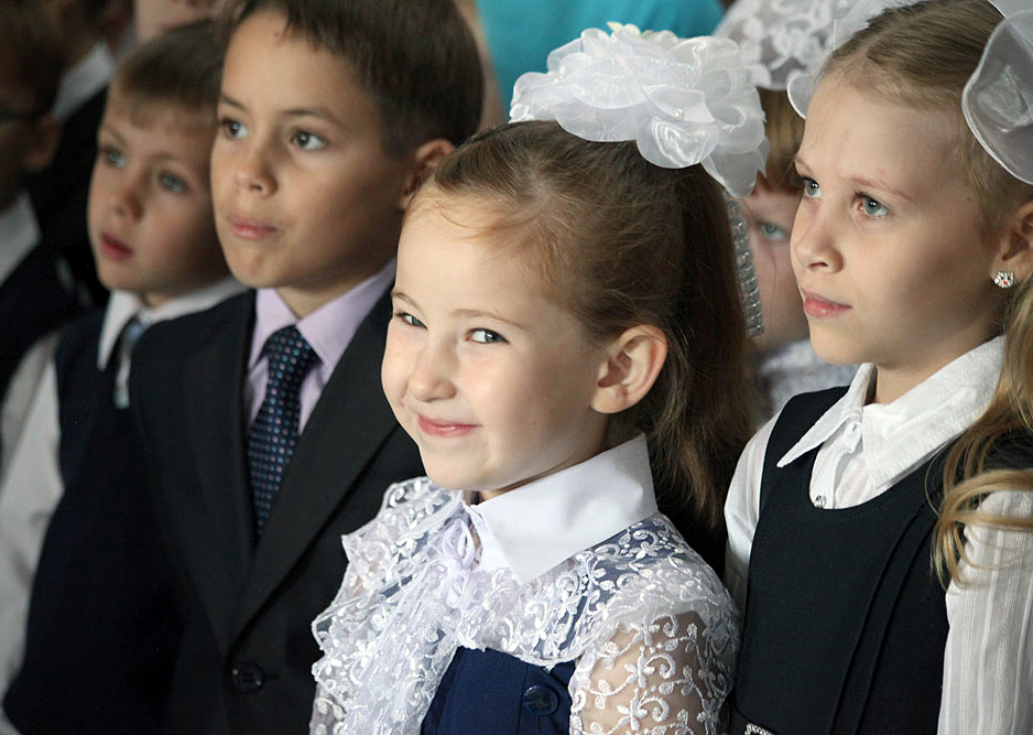 Покажите первый класс. Конкурсы для первоклассников. Сын первоклашка. Первоклашки девочки 21 века. Девочка 1 класс.