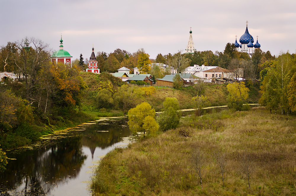 Город Суздаль осень