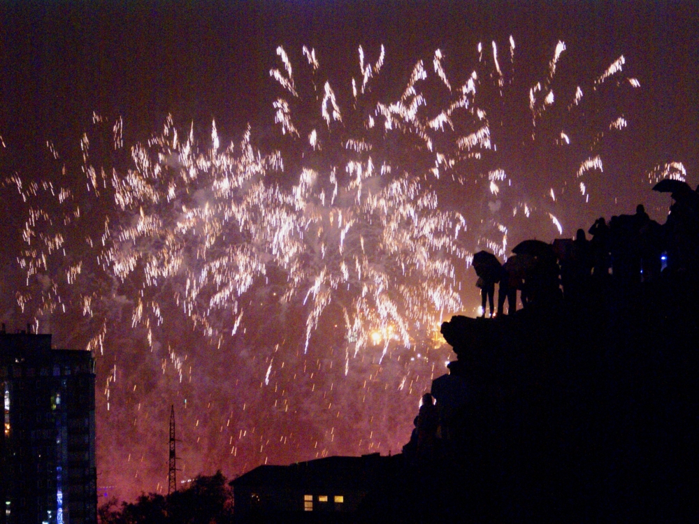 Почему летят искры из автомата. Искры из трубы. Искры от сварки. Эффект выстрела из пистолета. Почему летят искры из автомата.