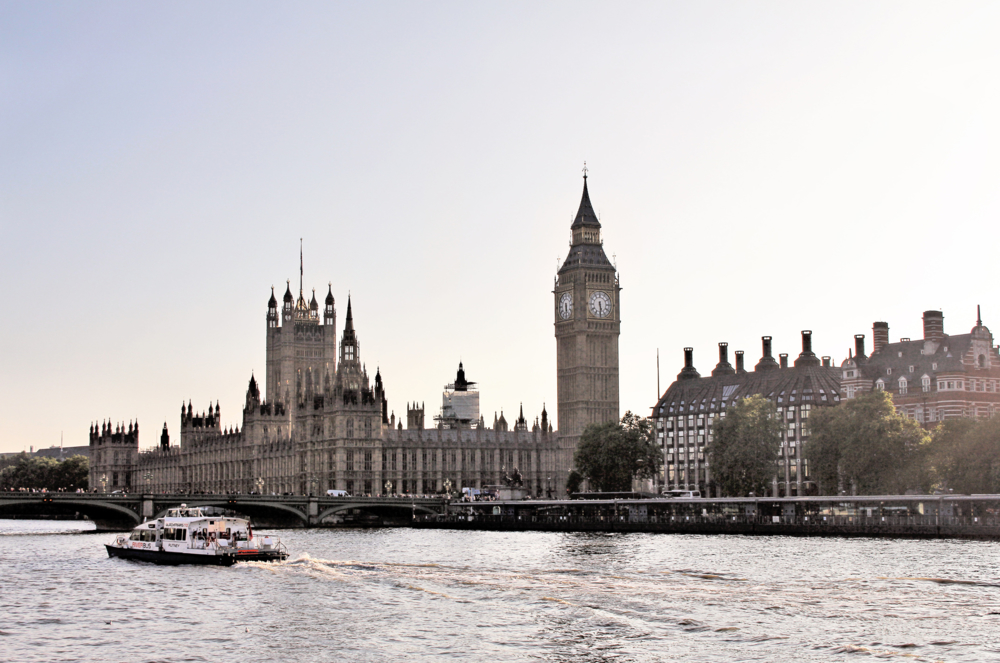 Лондон ждет. Вестминстерский дворец Лондон. Биг Бен фото. Обои на рабочий стол Лондон. Часы Биг Бен в Лондоне фото.
