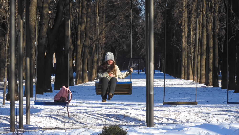 В юном месяце апреле, в старом парке тает снег.... — конкурс "Качели ...