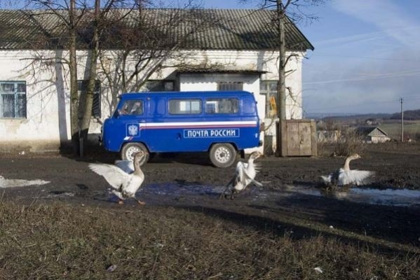 Бежим пенсию привезли.