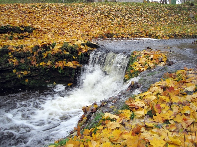 Осенний водопадик