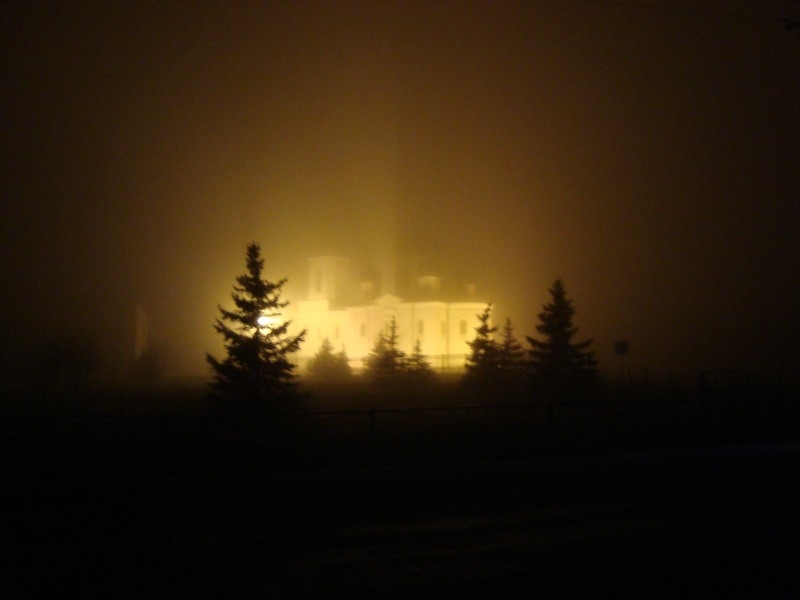 ночь,церковь,дождь и туман...