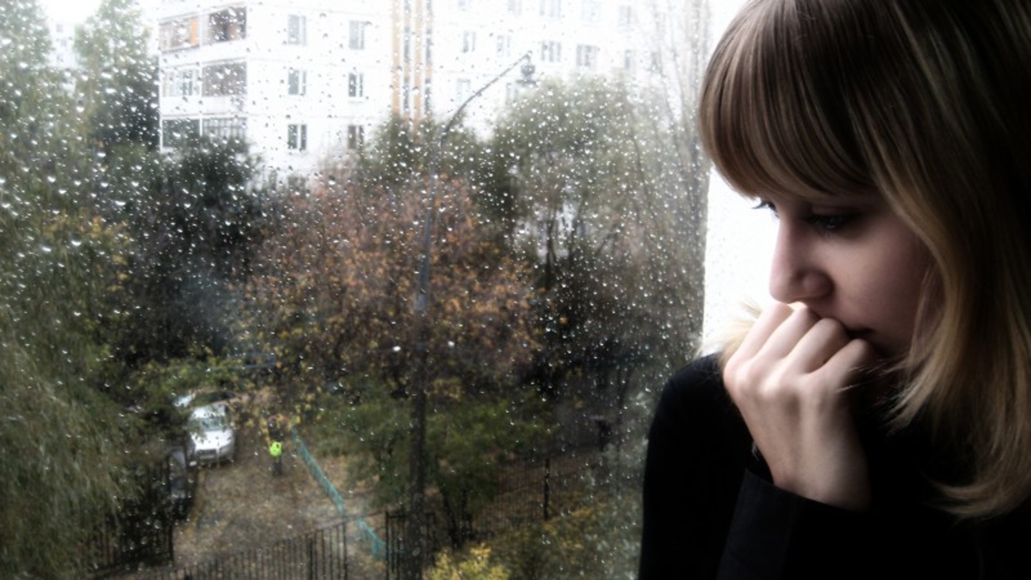 Песня три дня дождя я и одиночество. Девушка у окна дождь.