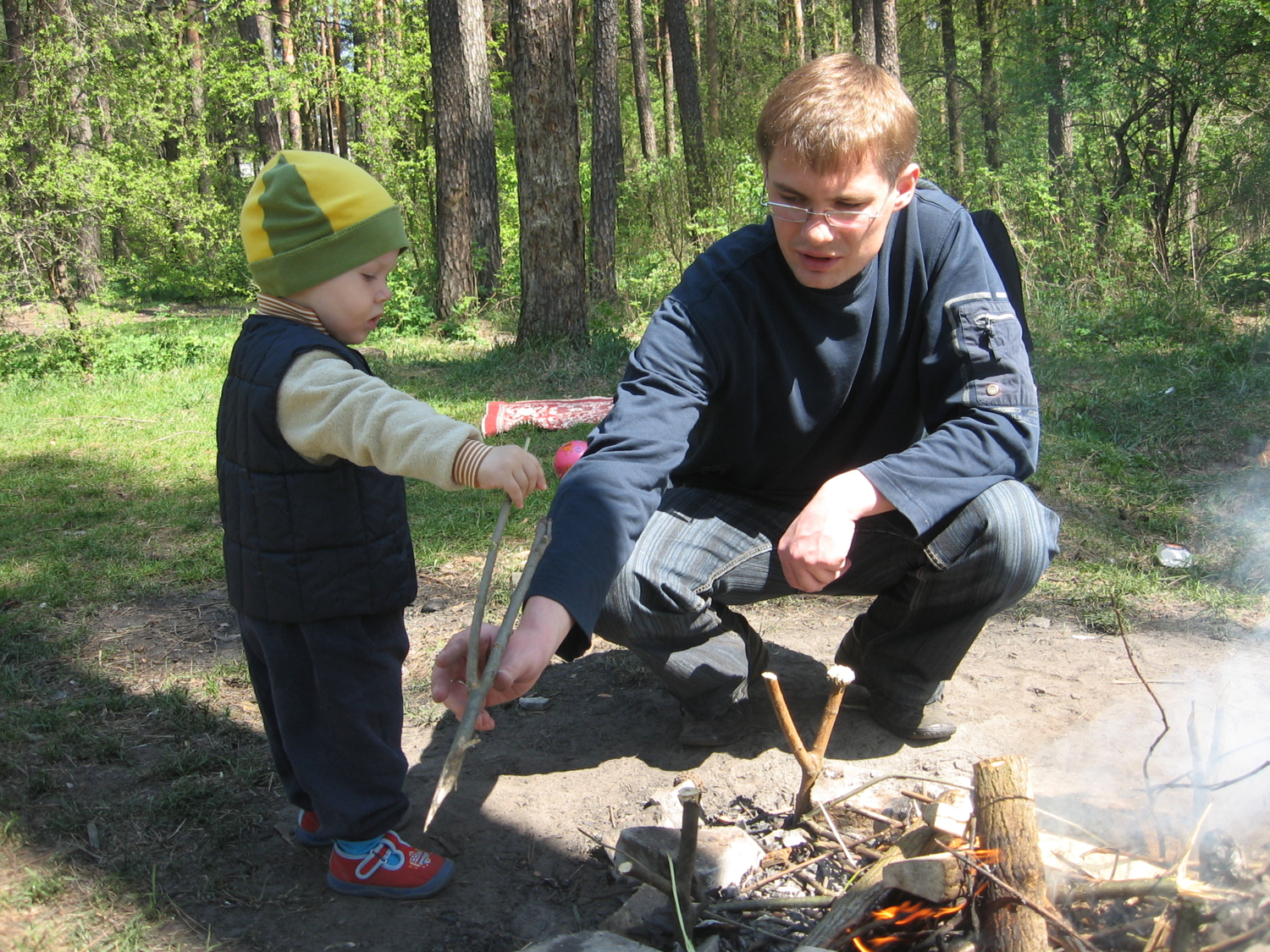 Хорошо с папой на природе!