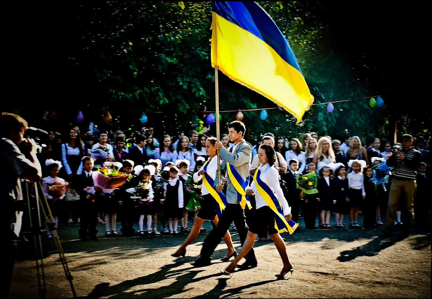 под Государственный Флаг Украины