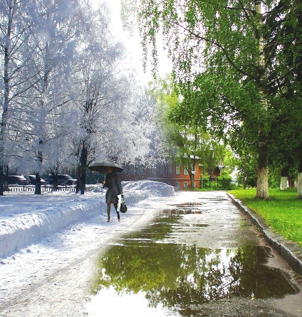 Обходя лужи по воде