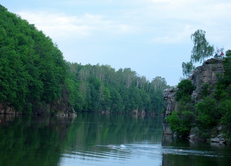 Алая капля для зеленой реки