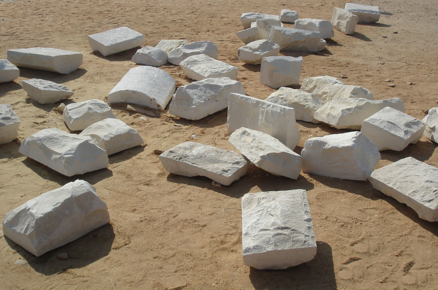 белые камни пустыни
