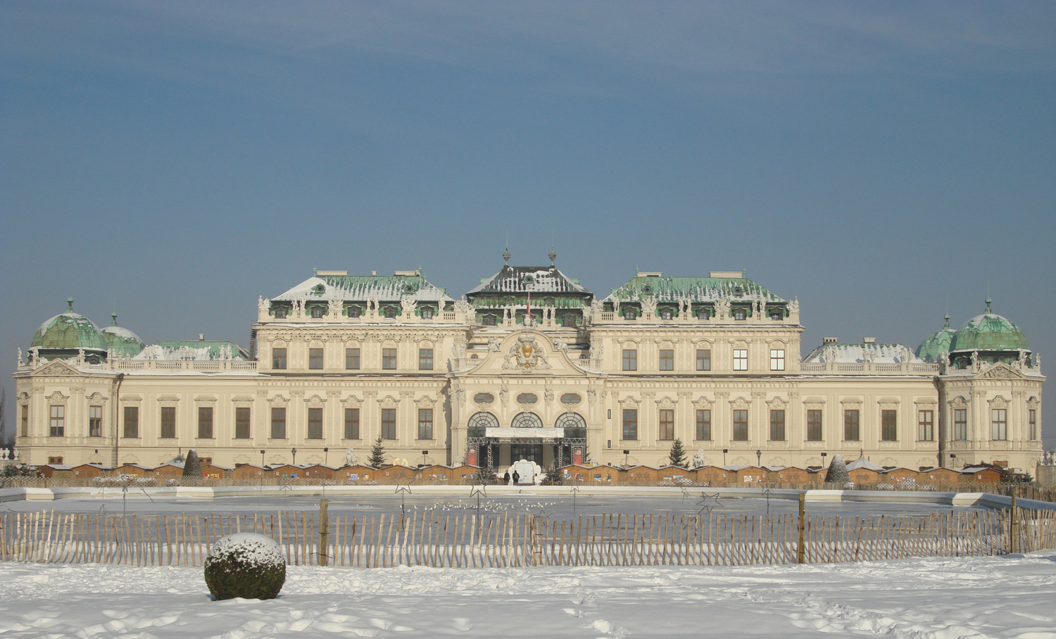 Засніжений замок Бельведер