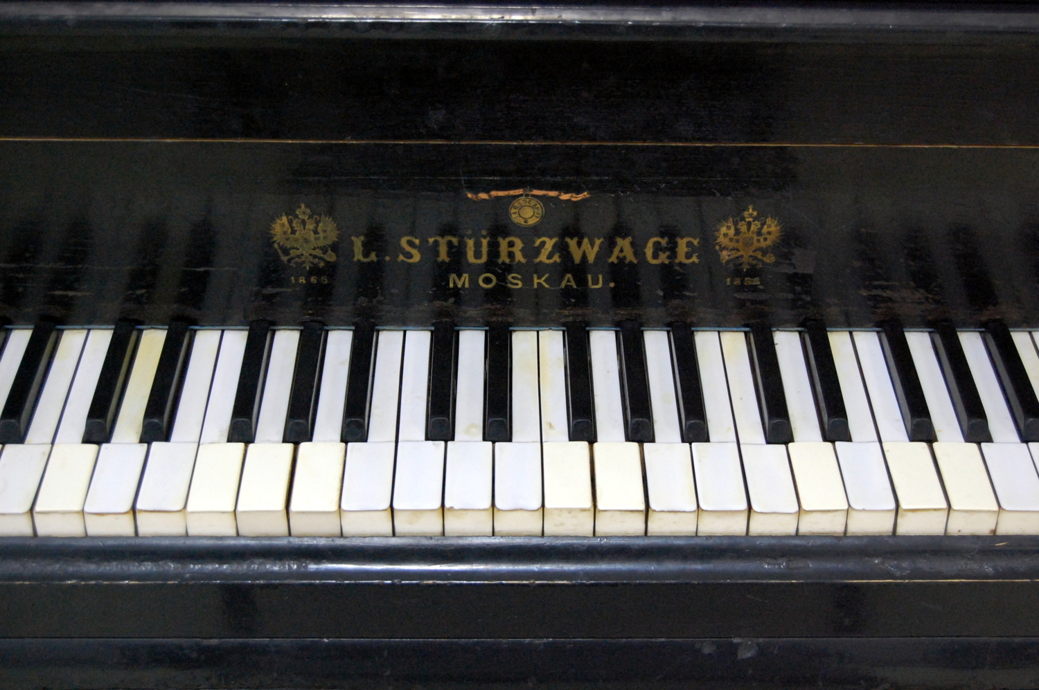 Старинный рояль