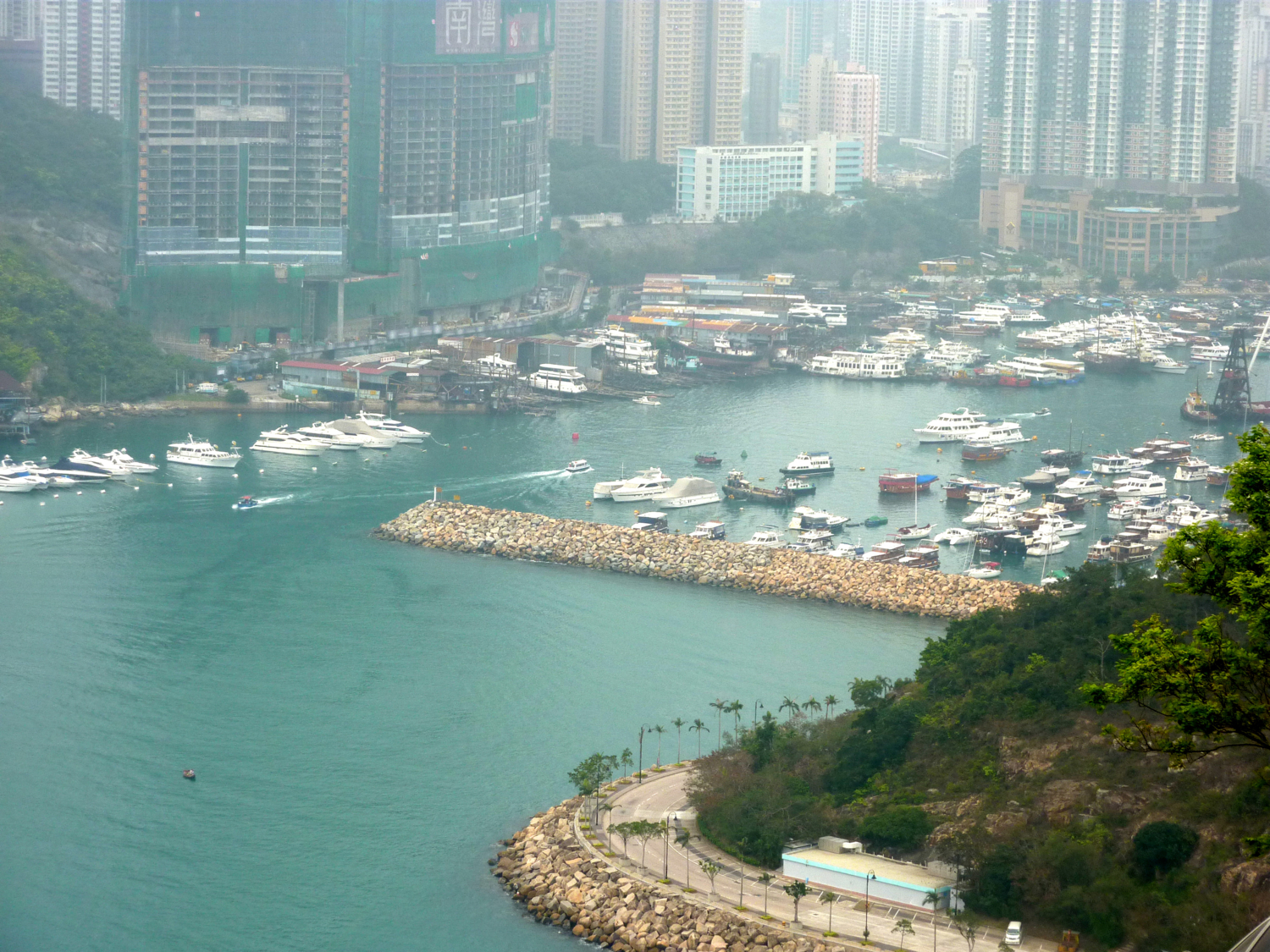 Одна из бухт Гонконга