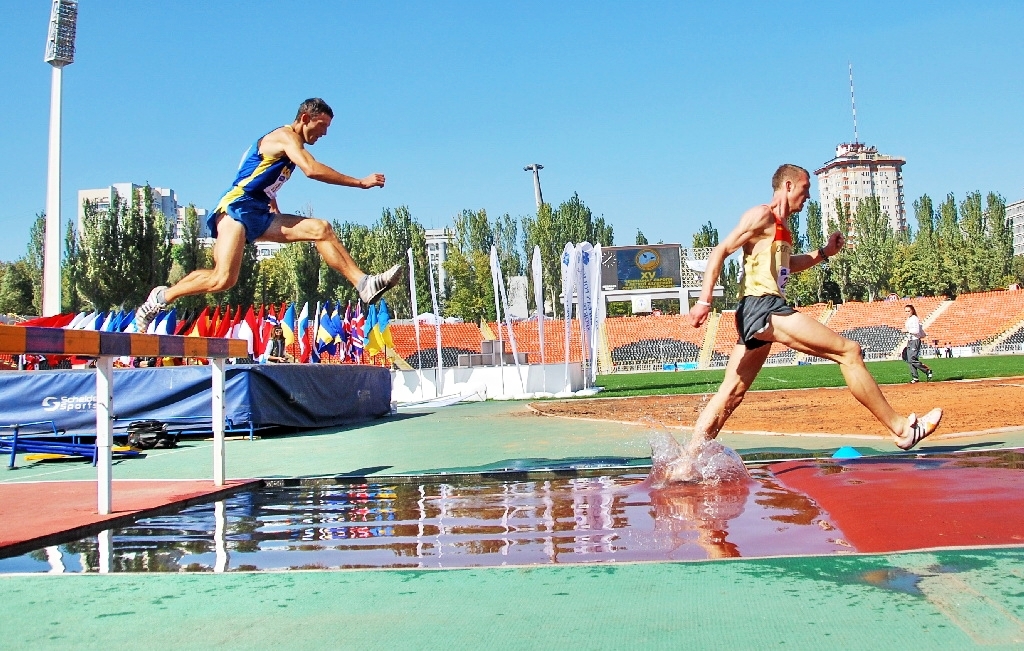 Парящий над водой