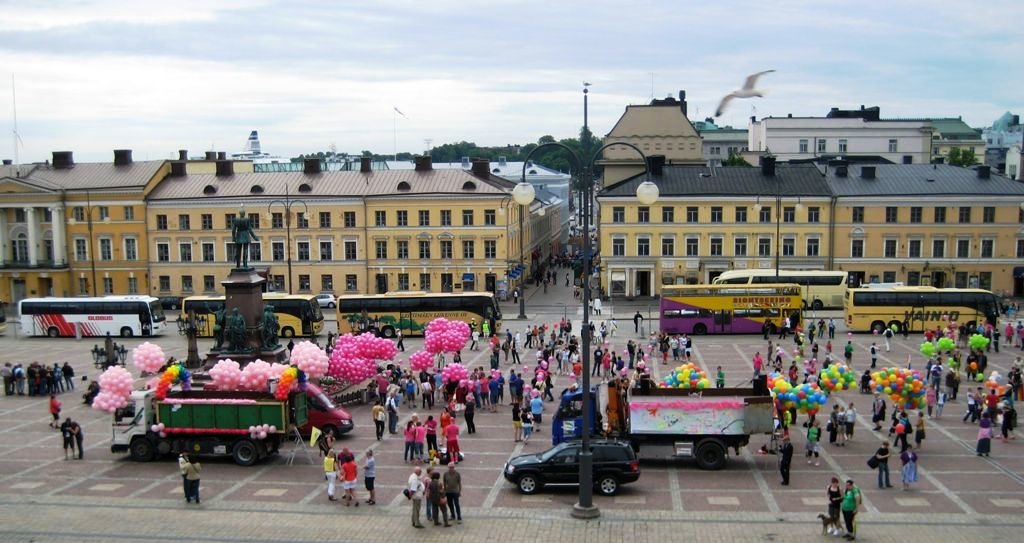 Парад на площади Хельсинки