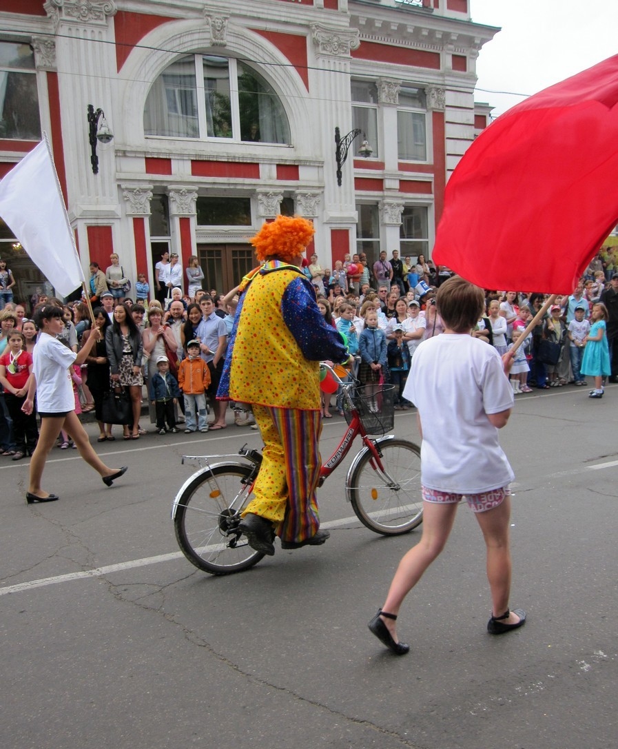 Веселый велосипедист.