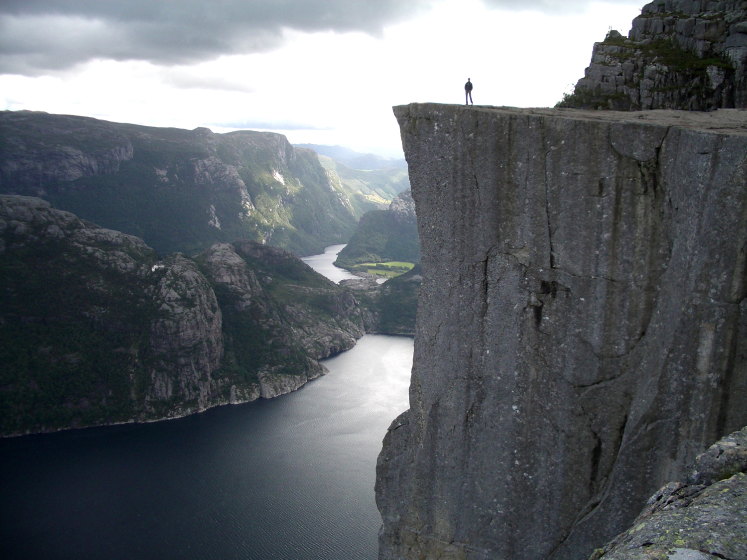  Вид с плато Preikestolen