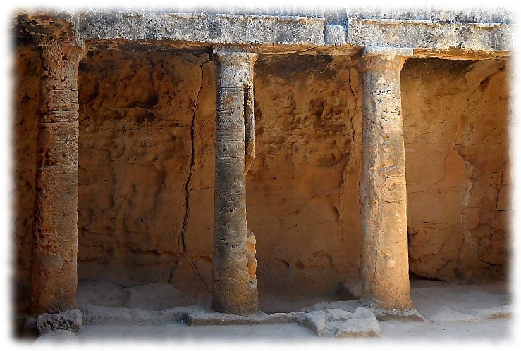 дорические колонны