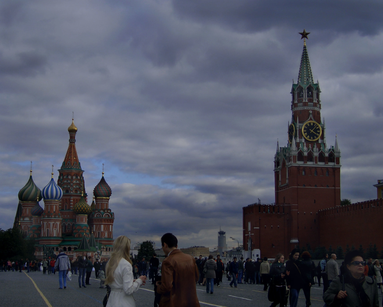 Над Кремлем сгущаются тучи