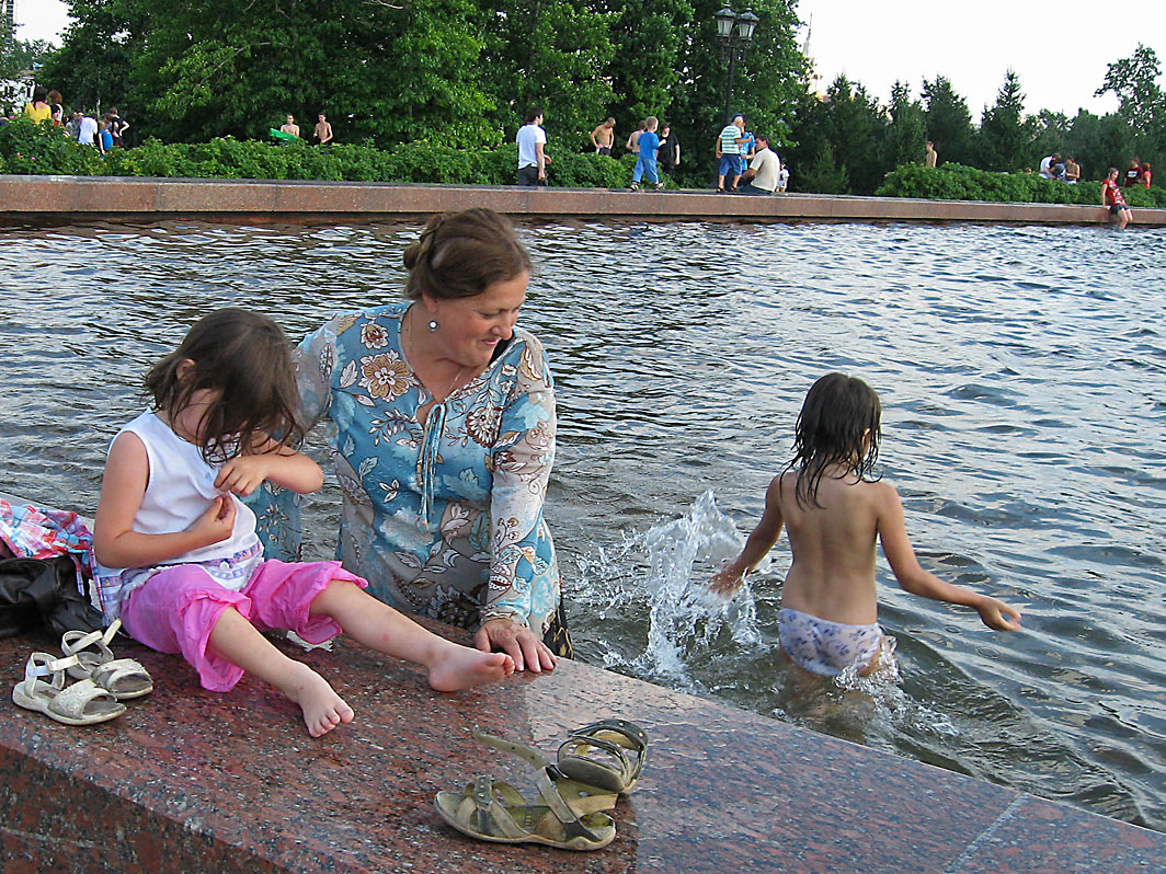 Воде все возрасты покорны !