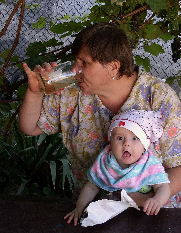 -Со мной не делится!