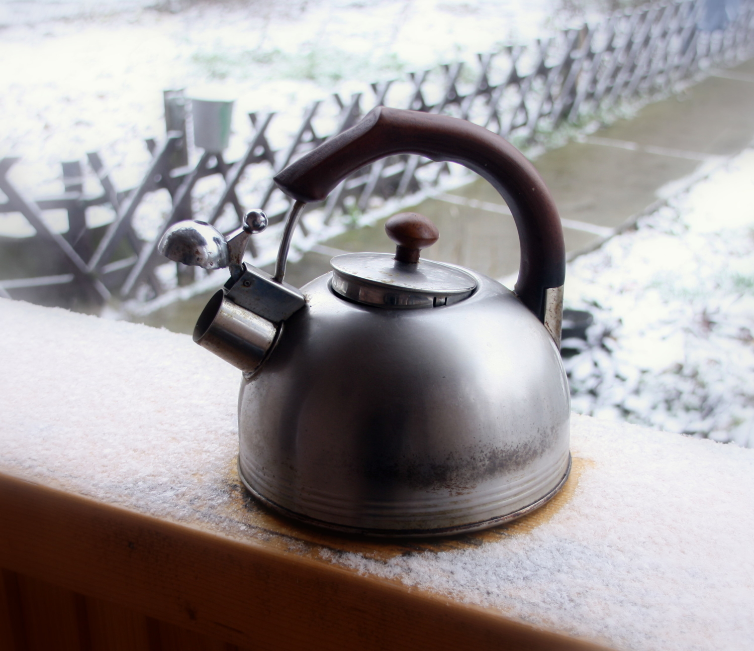 чайник на терасе