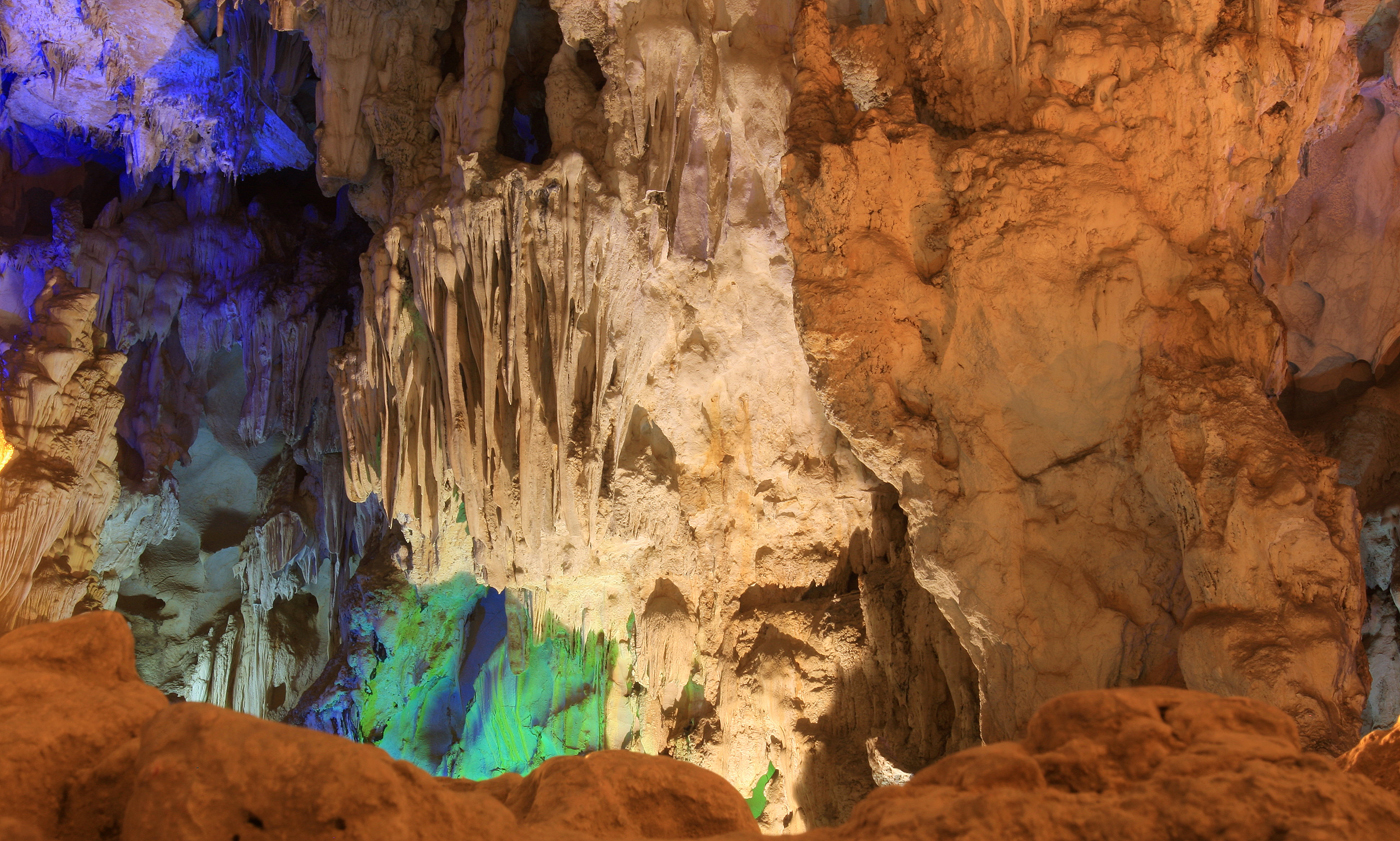 Пещера в бухте Халонг