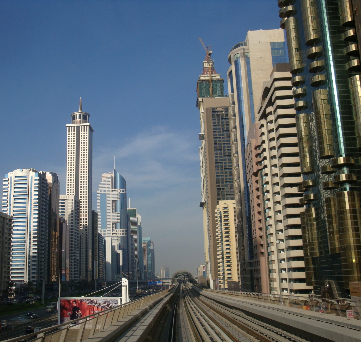 Дубаи-наземное метро