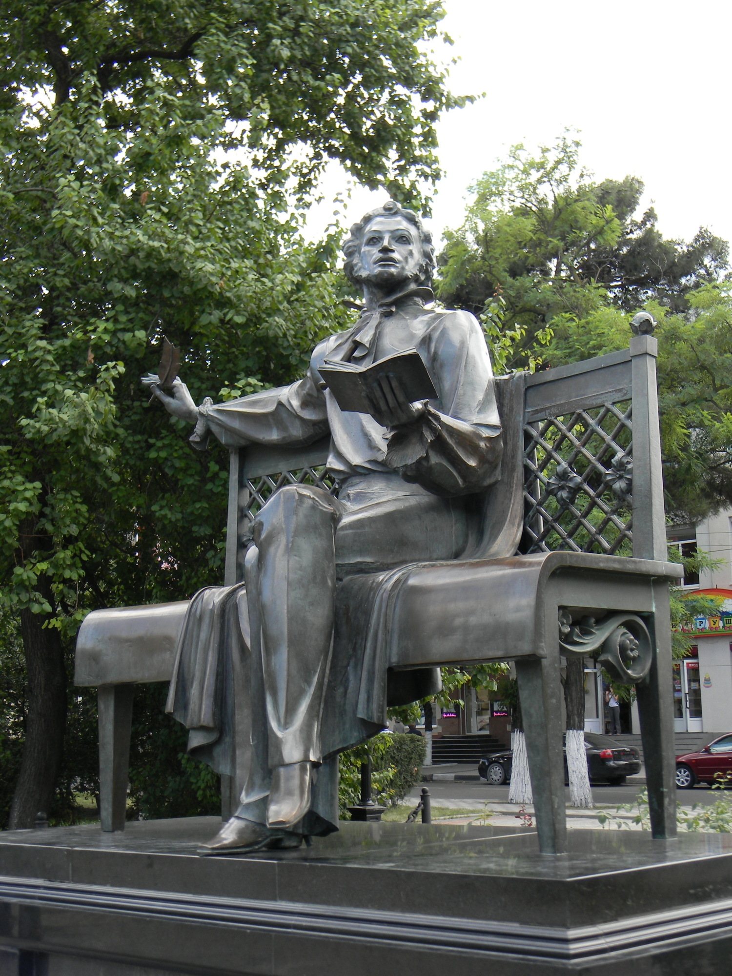 Памятник великому поэту России