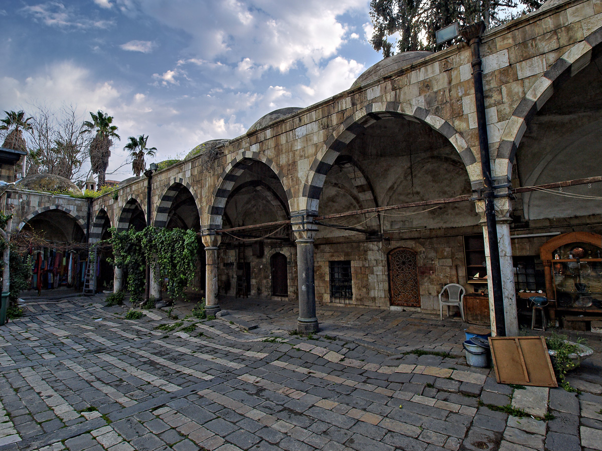 Арки очень старого города