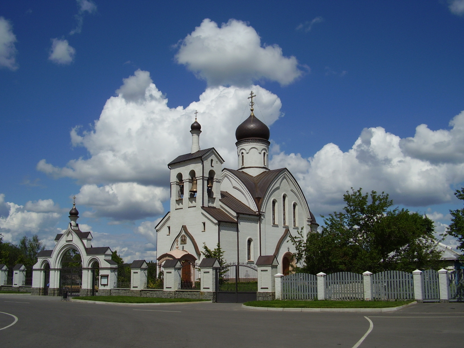 Церковь в деревне