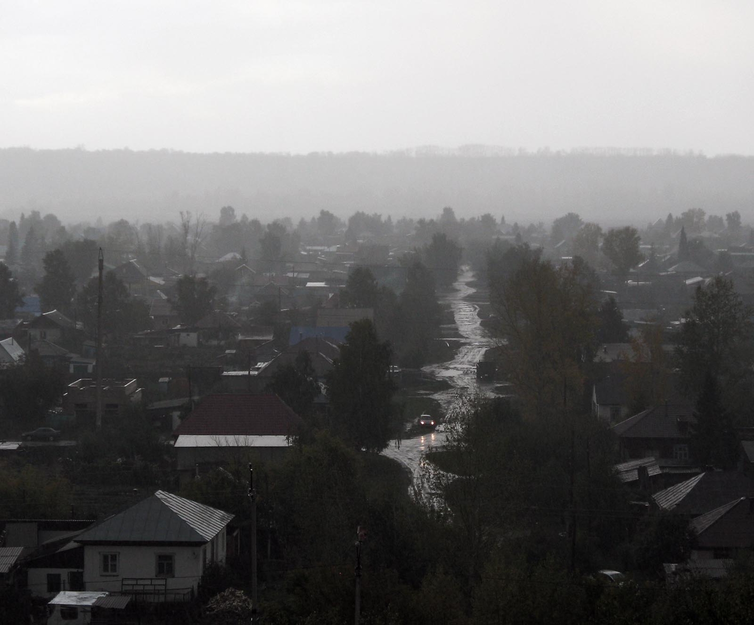 Огоньки на блестящей дороге