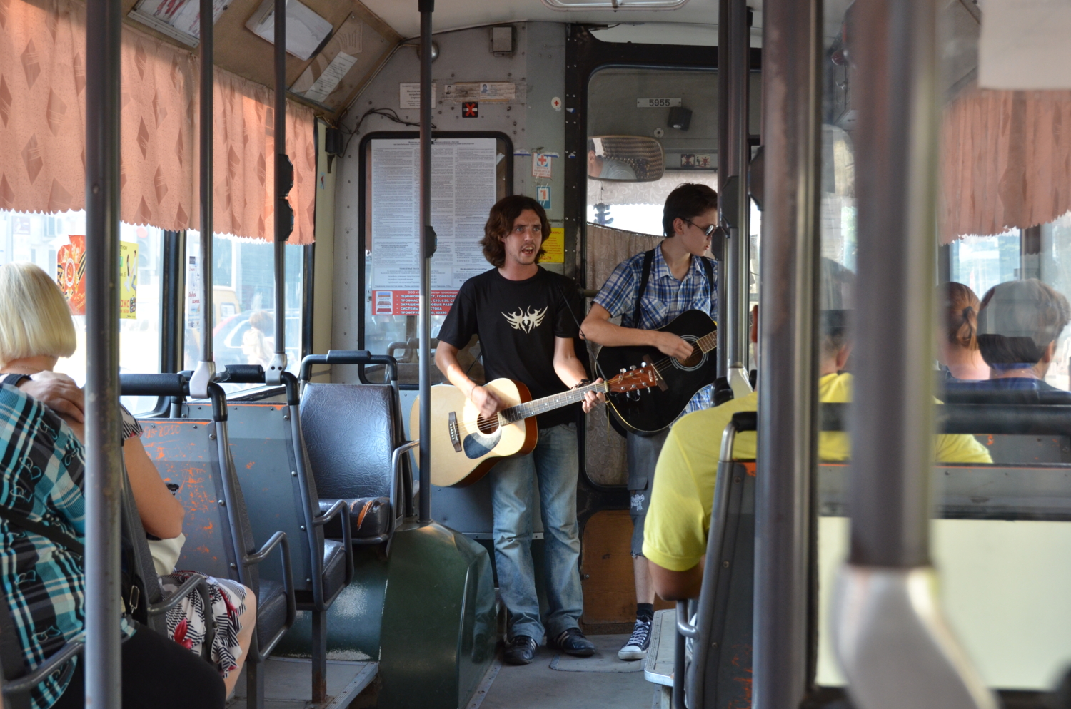 Автобусные менестрели