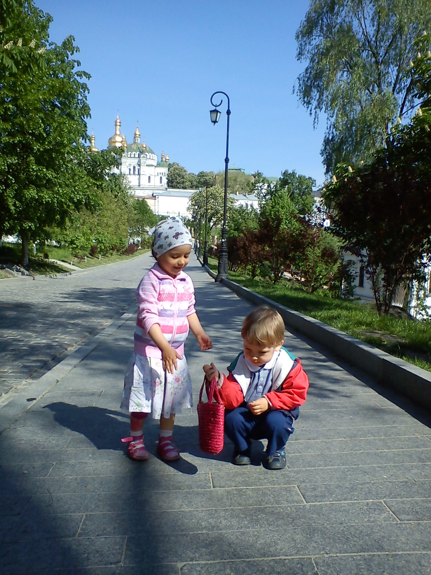 Сама сумку понесу!