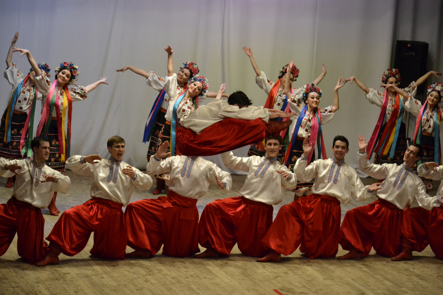украинский танец!!!