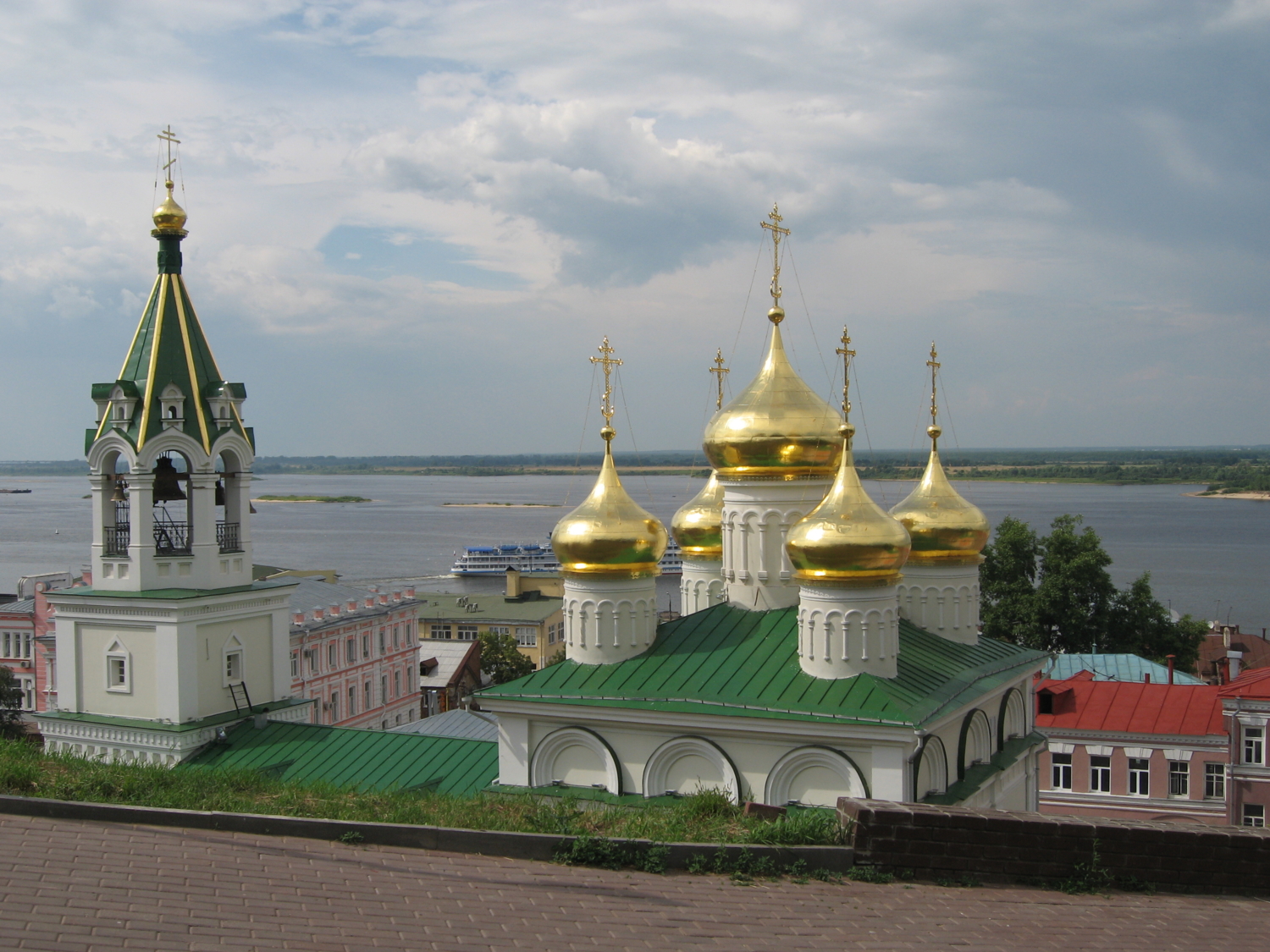 Сияние красок над Волгой